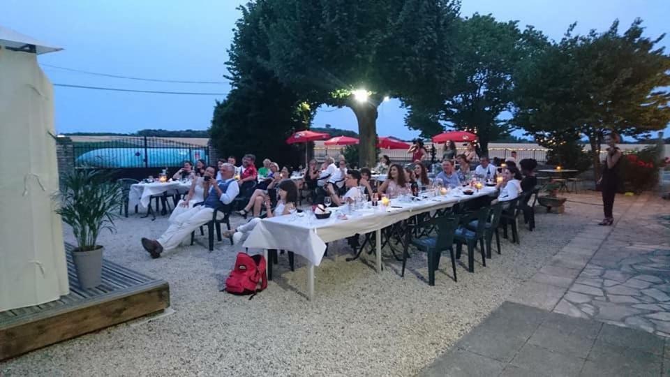 Auberge Du Noyer Londigny 외부 사진